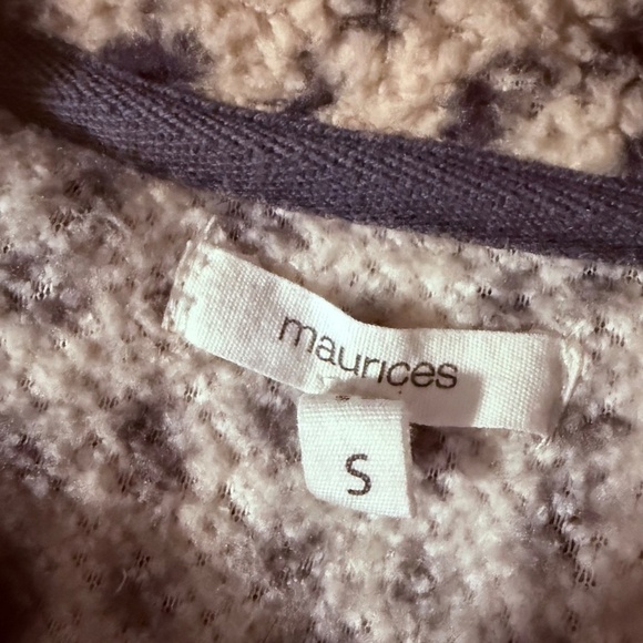 Two sweaters - Picture 3 of 4